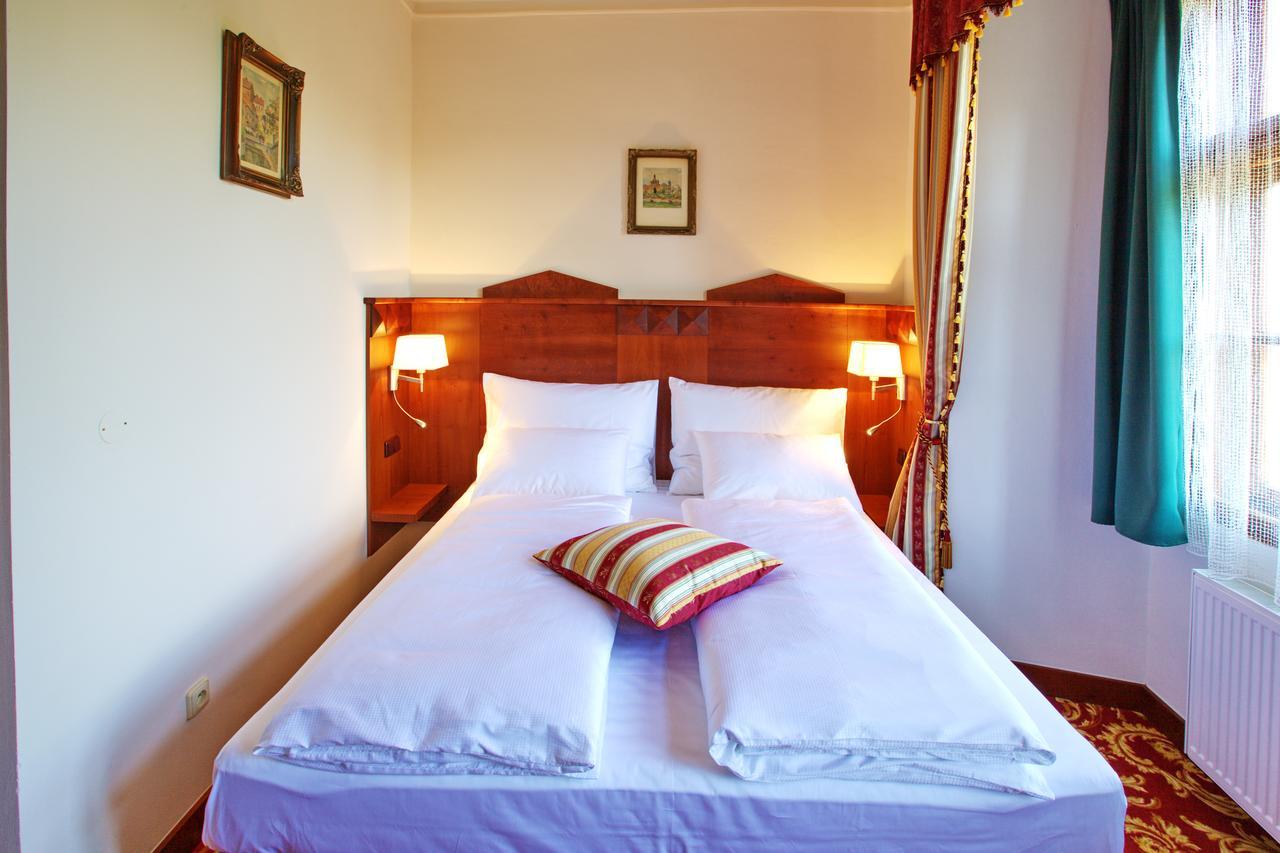 Hotel Fortna 赫鲁迪姆 外观 照片