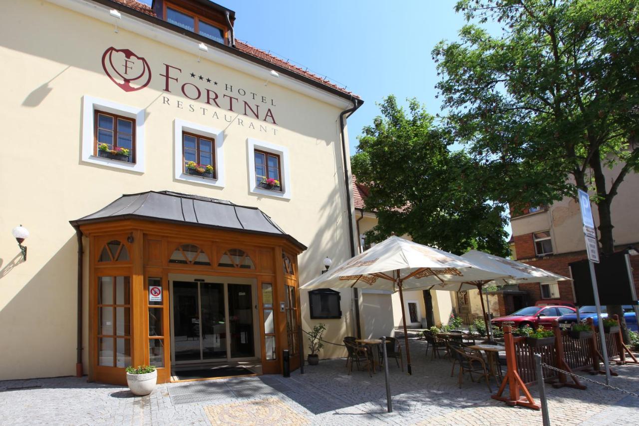 Hotel Fortna 赫鲁迪姆 外观 照片